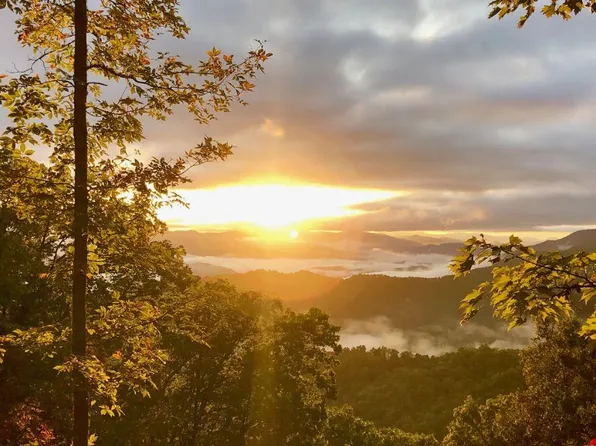 187 Oak Ridge Ln, Whittier, NC 28789