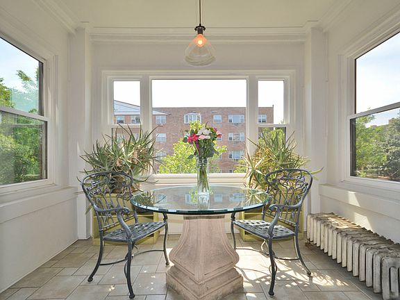 3rd image of 5925 N Kenmore Ave #2