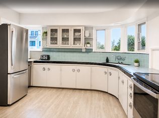 3155 Highland Blvd #7, North Vancouver, BC V7R2X5
