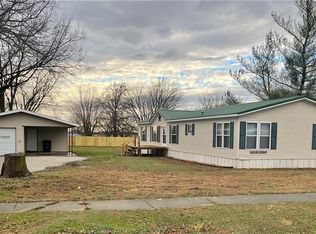 935 N Main St, Mason, IL 62443