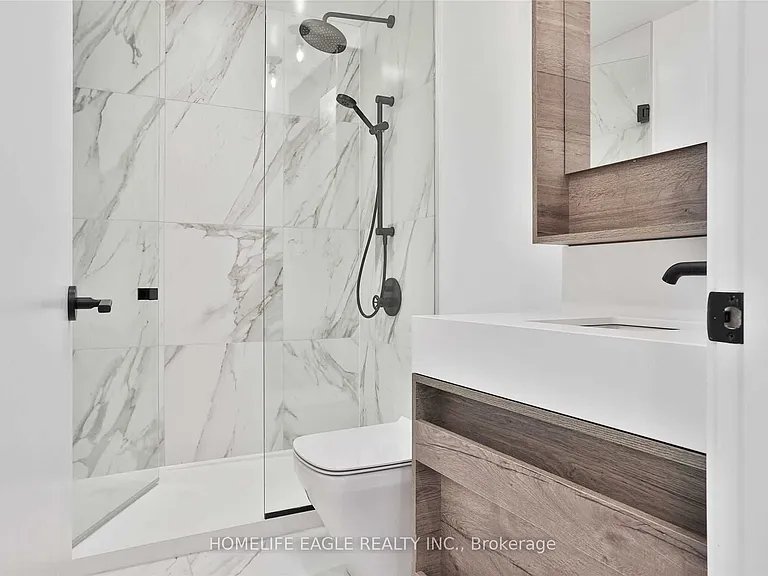 505 Richmond St W #827 — Photo 32
