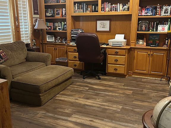 2nd image of 903 Mesquite Ln