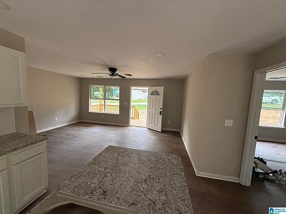 3rd image of 1294 Vivian St