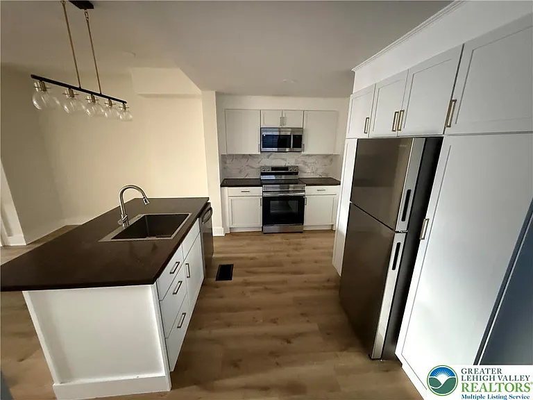 56 W North St — Photo 8