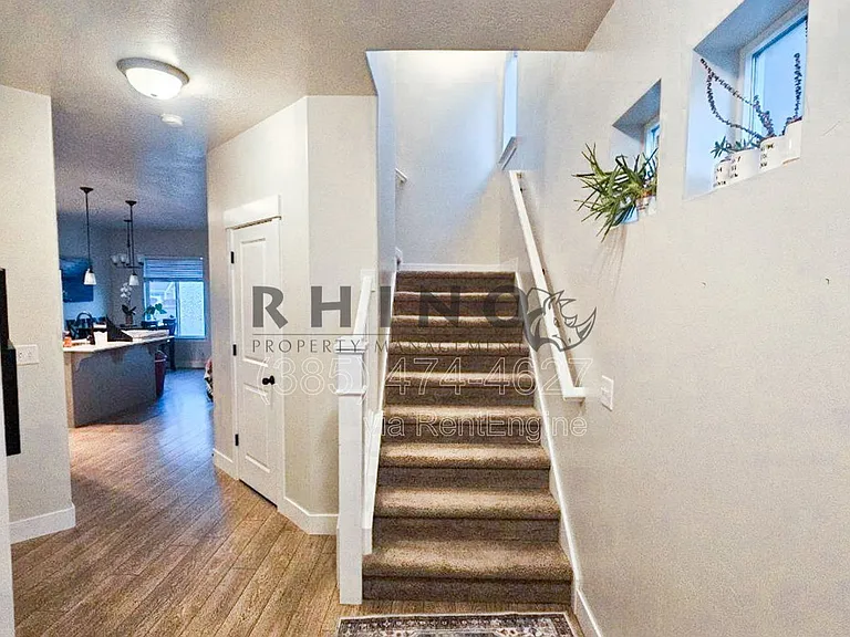 213 W Whitewater Dr — Photo 5