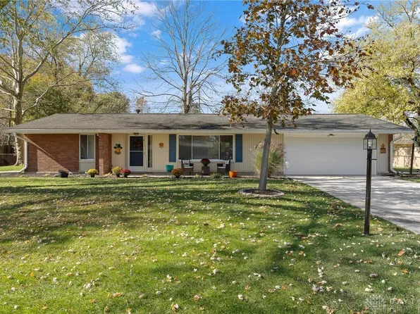 2307 Lakeview Dr, Bellbrook, OH 45305