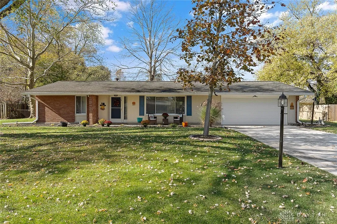 2307 Lakeview Dr photo 1