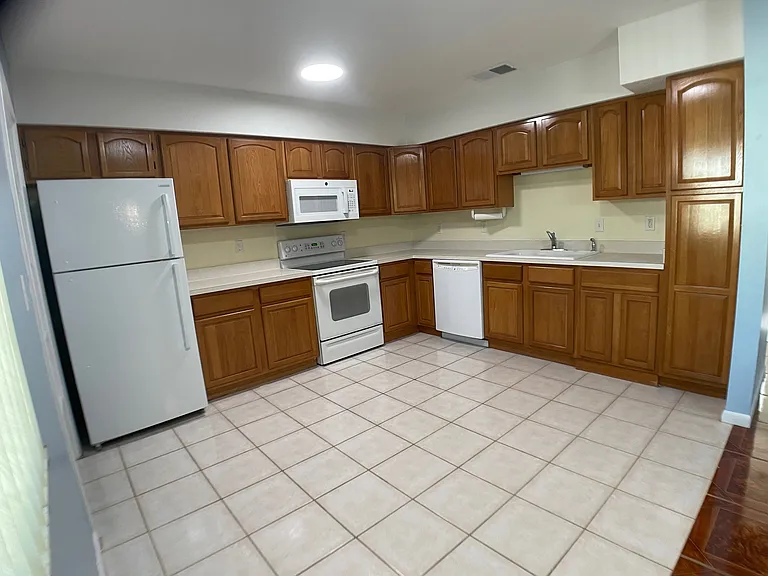 380 Base Ave E #203 — Photo 3