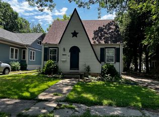 1223 E 8th Ave, Winfield, KS 67156