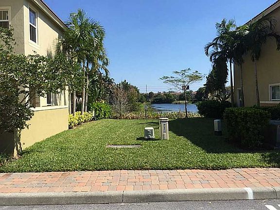 2nd image of 132 Monterey Bay Dr