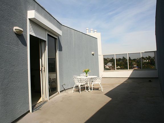 expansive roof deck