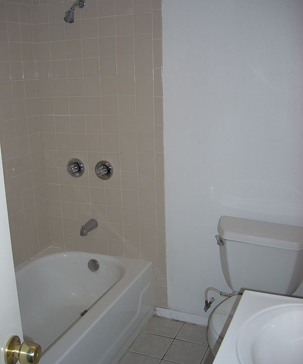 2nd image of 2209 Baldwin Blvd APT 4