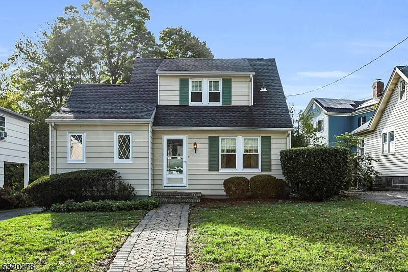 3 bed, 1.5 bath, $3,500 — Photo 1