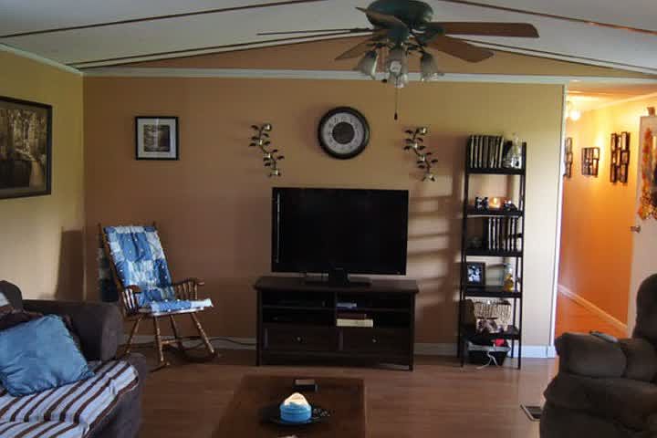 2nd image of 315 W Wells Hill Ln