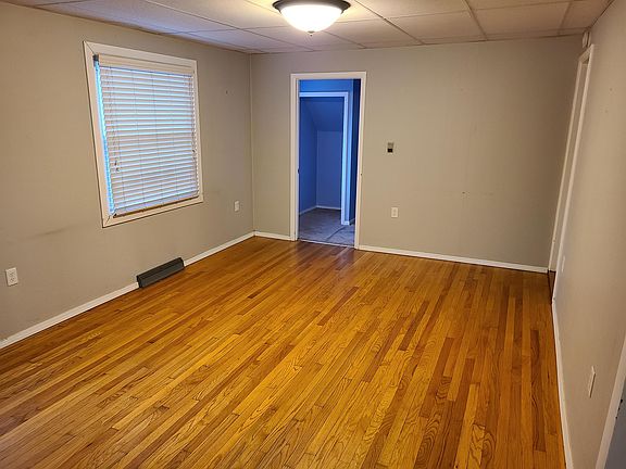 4th image of 422 3rd Ave Front 1
