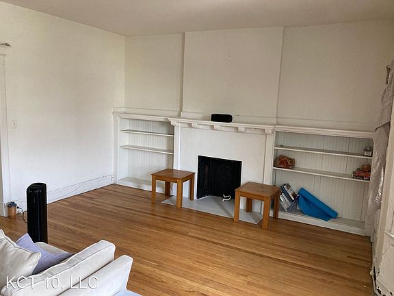 4th image of 2511 E Belleview Pl #W