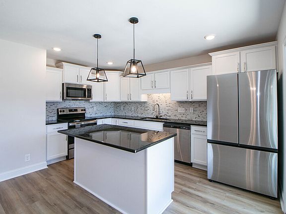 5th image of 433 Pomeroy Dr