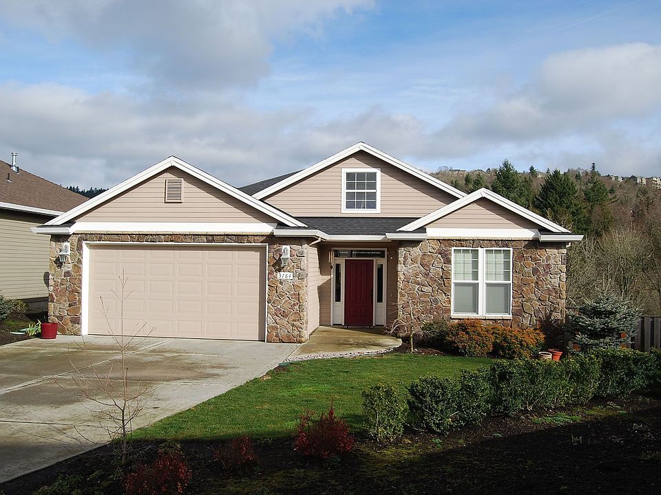 Master on Main! .25 Acre Cul-de-sac lot.