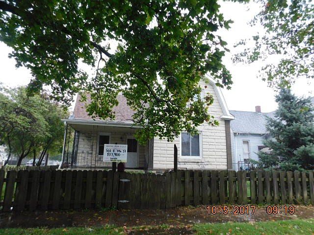 1st image of 302 E 7th St