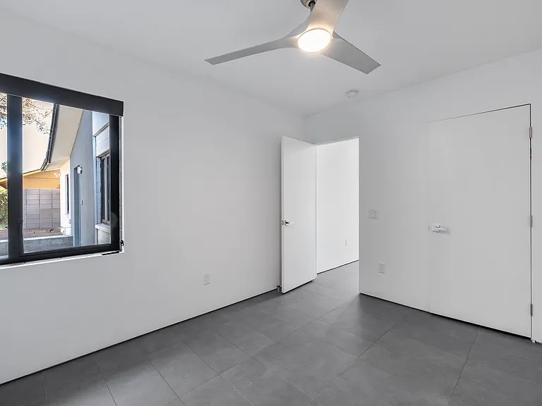 3337 E Cambridge Ave — Photo 37