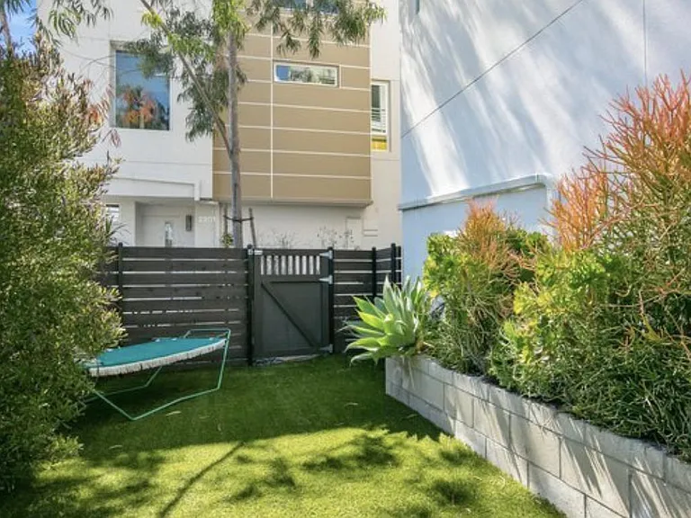 2200 Fox Ln — Photo 35