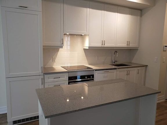 3rd image of 9085 Jane St #1404