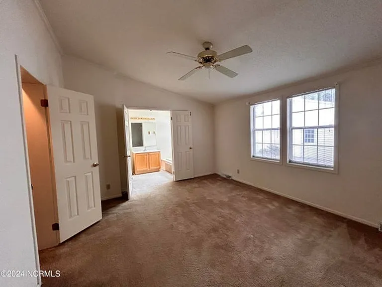 1075 Captains Ct — Photo 10