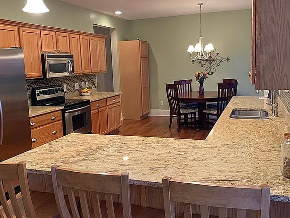 3rd image of 1028 Laketree Ct E