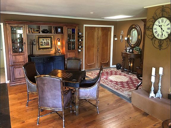 5th image of 653 Tau Rock Vineyard Ln