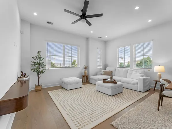 4325 Arlington St, Houston, TX 77022
