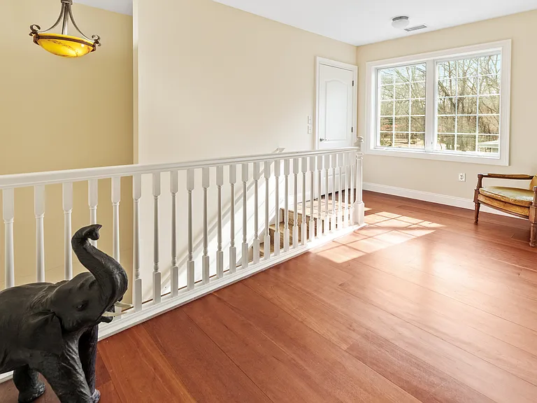 Hillside Dr W — Photo 19