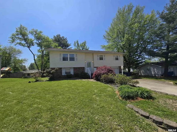 7 Circle Dr, Mount Vernon, IL 62864