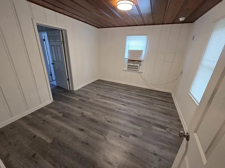 422 S Vine St — Photo 9