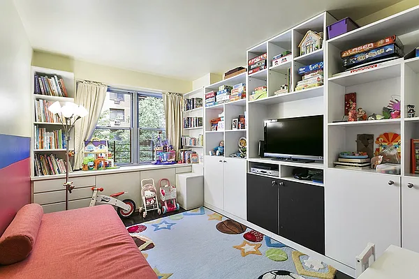 Sold by Nest Seekers International | media 11