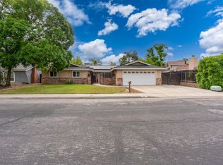 86 N Manila Ave, Clovis, CA 93612