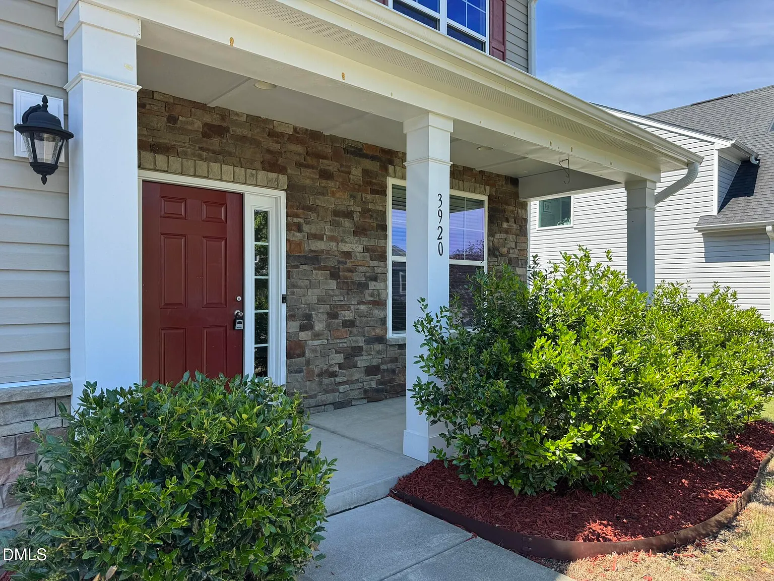4 bed, 2.5 bath, 2400 sqft, $2,350 — Photo 4