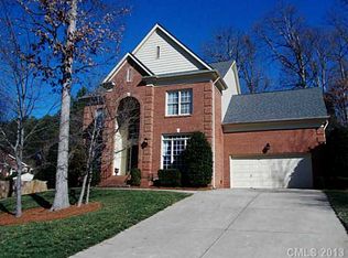 211 Hampden Ln, Matthews, NC 28105