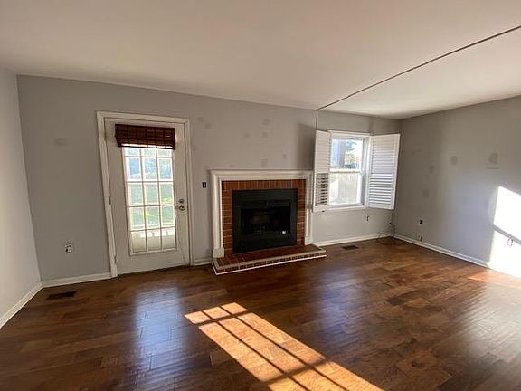 3rd image of 9103 Dominion Cir