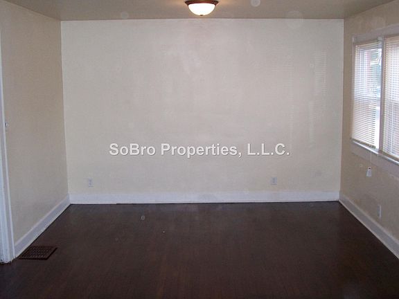 4th image of 1001 E 46th St