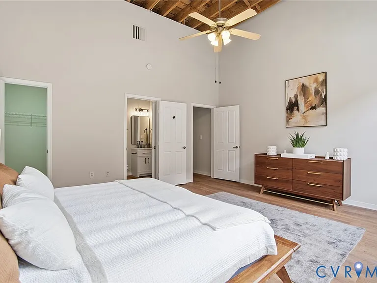 1716 Summit Ave #14 — Photo 14