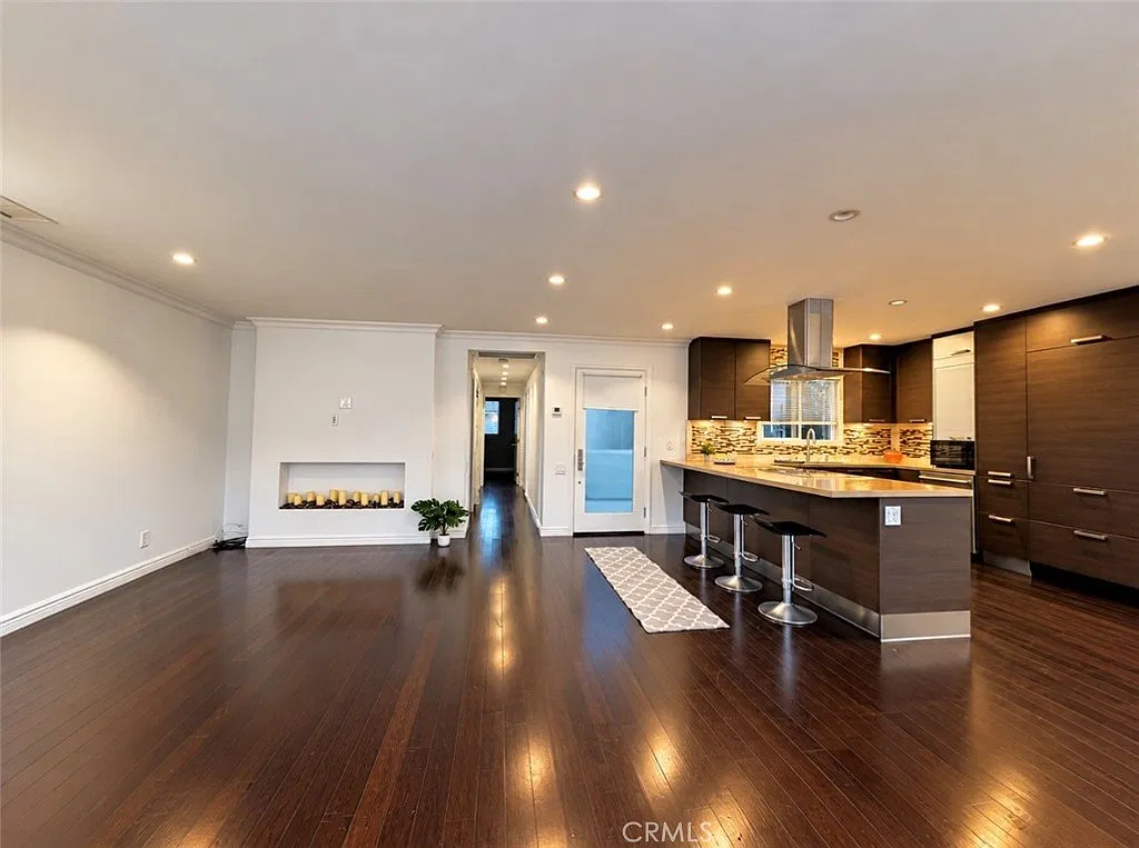 2 bed, 1117 sqft, $3,500 — Photo 4