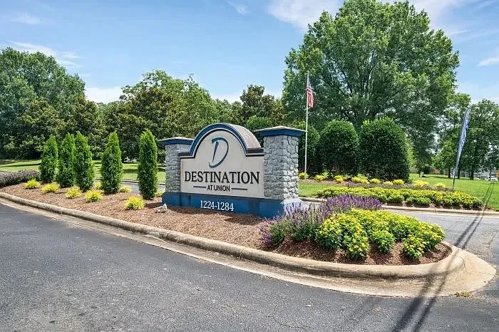Destination at Union — Photo 14