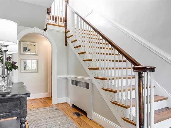 3rd image of 4105 Sulgrave Rd