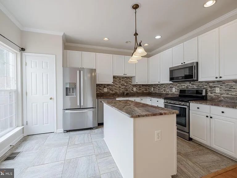5319 Waldo Dr — Photo 20