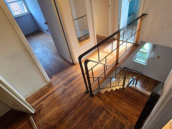 5th image of 1611 Plainview Avenue #0