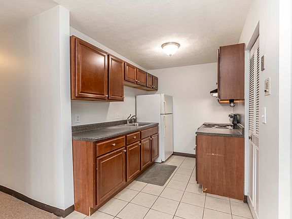 4th image of 98 State Rd APT 3