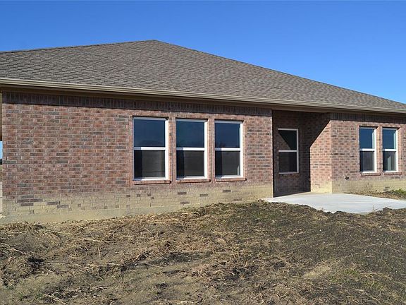 4th image of 400 Marshall Cir