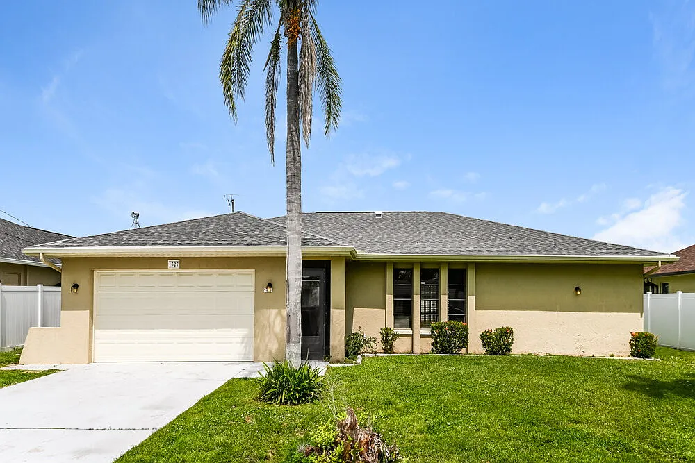 3 bed, 2.0 bath, 1954 sqft, $2,465 — Photo 1