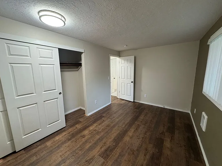 144 SW Lee St — Photo 19