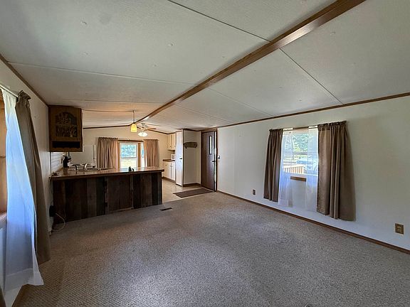 5th image of 1086 Chicago Rd